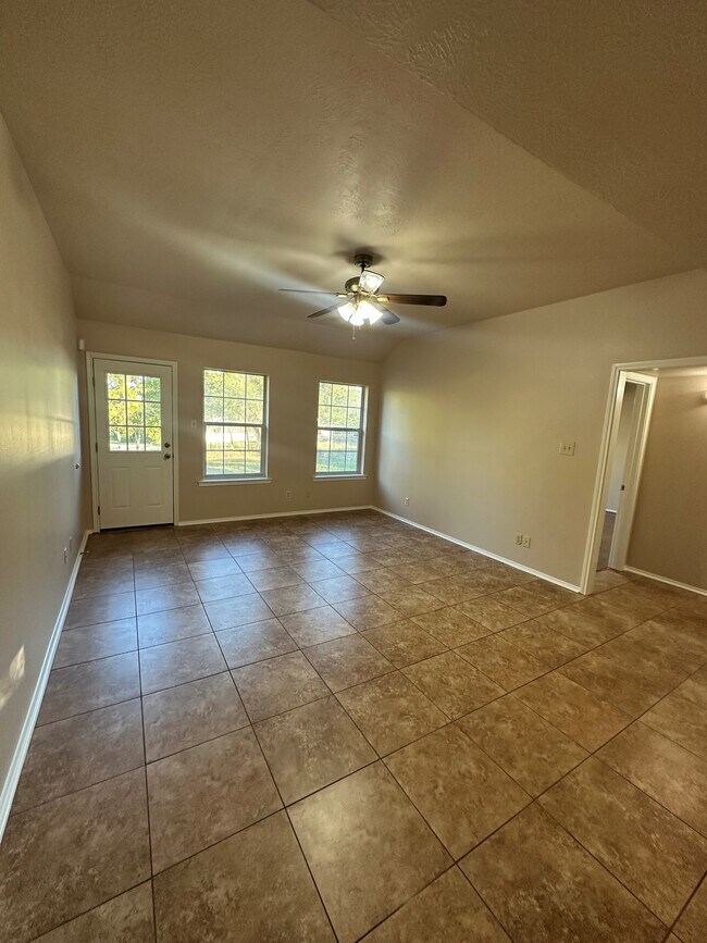 2309 S Austin St in Brenham, TX - Building Photo - Building Photo