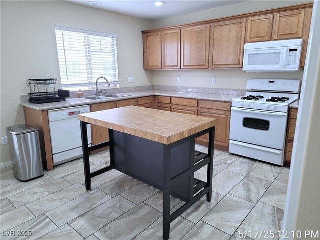 316 Fountain Crossing Ln in Henderson, NV - Foto de edificio - Building Photo