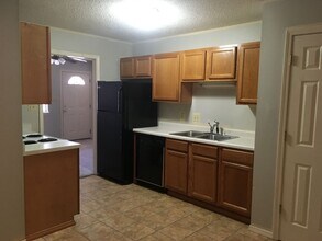 3327 N Detroit Ave in Russellville, AR - Building Photo - Building Photo