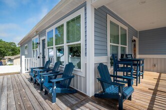 135 NW 9th St in Oak Island, NC - Building Photo - Building Photo