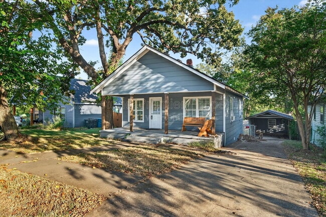 1129 W Owings St in Denison, TX - Building Photo - Building Photo