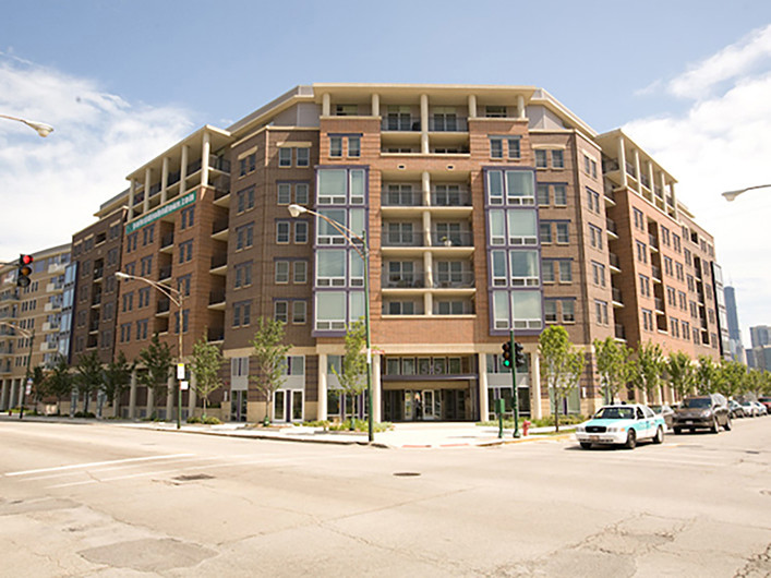 Larrabee Place at Parkside of Old Town in Chicago, IL - Foto de edificio