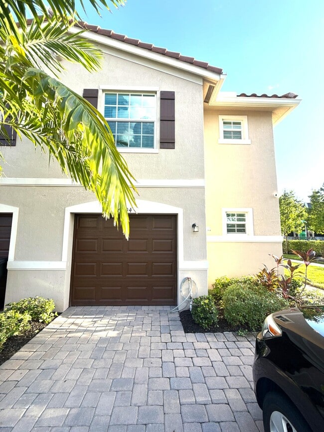 6794 Broadwater Ln in Greenacres, FL - Building Photo - Building Photo