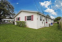 626 Prosperity Farms Rd in North Palm Beach, FL - Building Photo - Building Photo