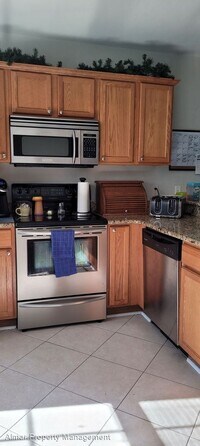 724 S Summit St photo'