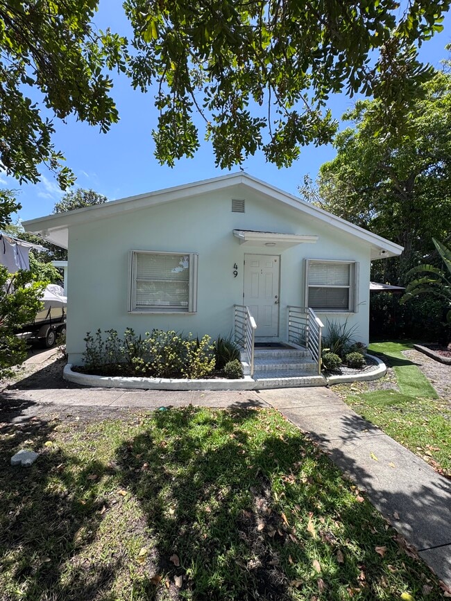 49 SW 14th St, Unit F in Dania Beach, FL - Building Photo - Building Photo
