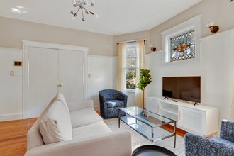 61 Lithgow St-Unit -B in Boston, MA - Foto de edificio - Building Photo