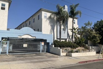 14355 Foothill Blvd in Los Angeles, CA - Foto de edificio - Building Photo