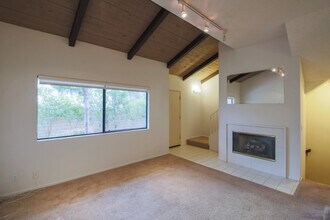 10444 Canoga Ave in Los Angeles, CA - Building Photo - Building Photo