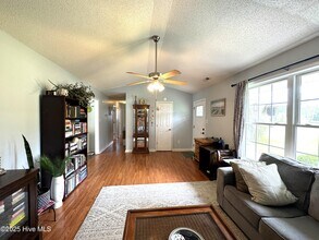304 Woody Way in Sneads Ferry, NC - Building Photo - Building Photo