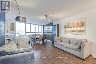 250 Queens Quay W in Toronto, ON - Building Photo - Building Photo