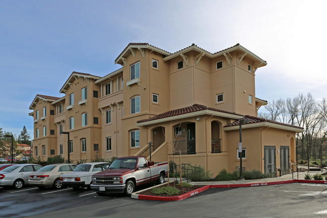 McAuley Meadows in Auburn, CA - Foto de edificio - Building Photo