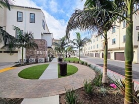 2420 E Lincoln Ave in Anaheim, CA - Building Photo