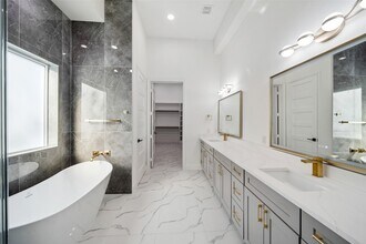 75 Wick Willow Rd in Montgomery, TX - Building Photo - Building Photo