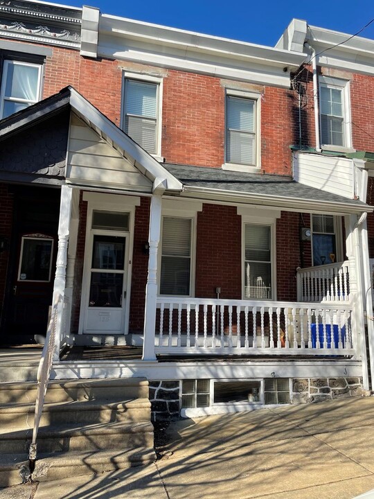 138 Vassar St in Philadelphia, PA - Building Photo