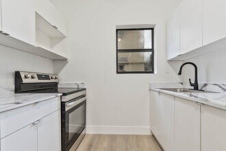 858-866 NW 3rd St in Miami, FL - Foto de edificio - Building Photo