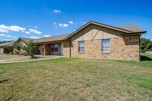 1203 N Nolan River Rd in Cleburne, TX - Building Photo - Building Photo