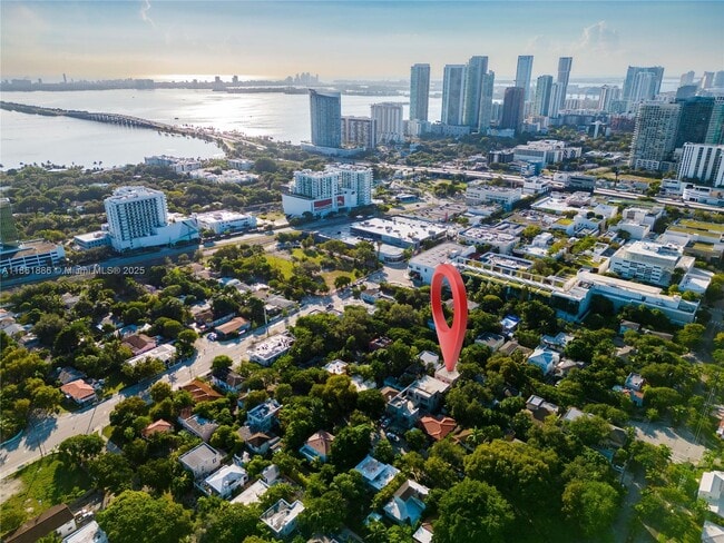 143 NE 43rd St in Miami, FL - Building Photo - Building Photo