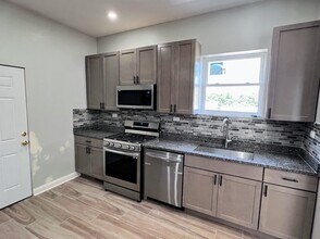 4244 N Spaulding Ave, Unit 3 in Chicago, IL - Building Photo - Building Photo