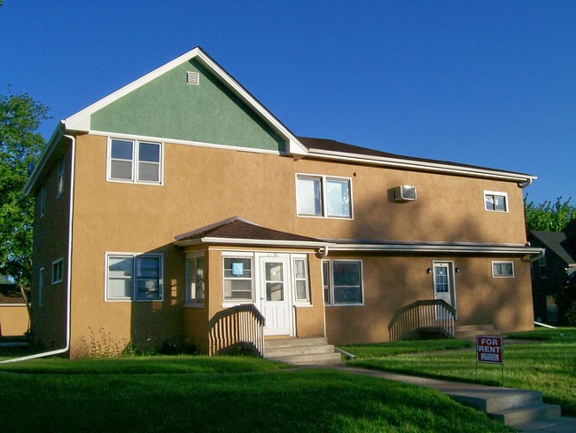 2203 N Ferry St in Anoka, MN - Foto de edificio - Building Photo