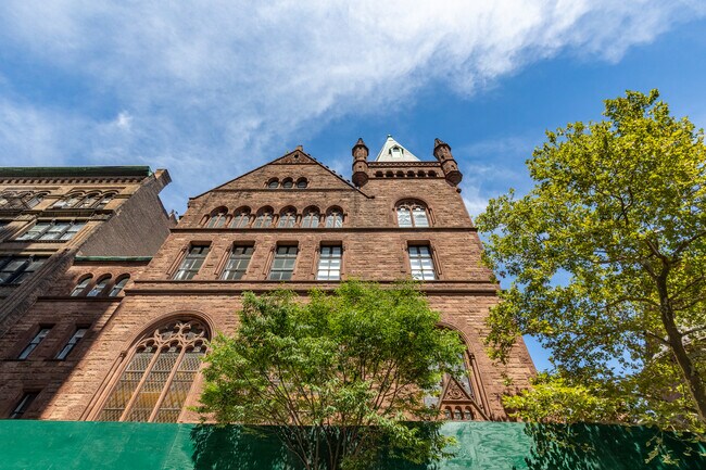 205 E 16th St in New York, NY - Foto de edificio - Building Photo