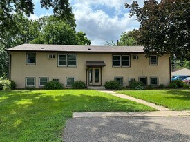 670 4th St in Newport, MN - Building Photo