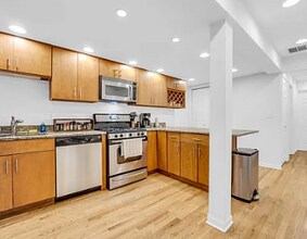 2626 N Sawyer Ave, Unit G in Chicago, IL - Foto de edificio - Building Photo