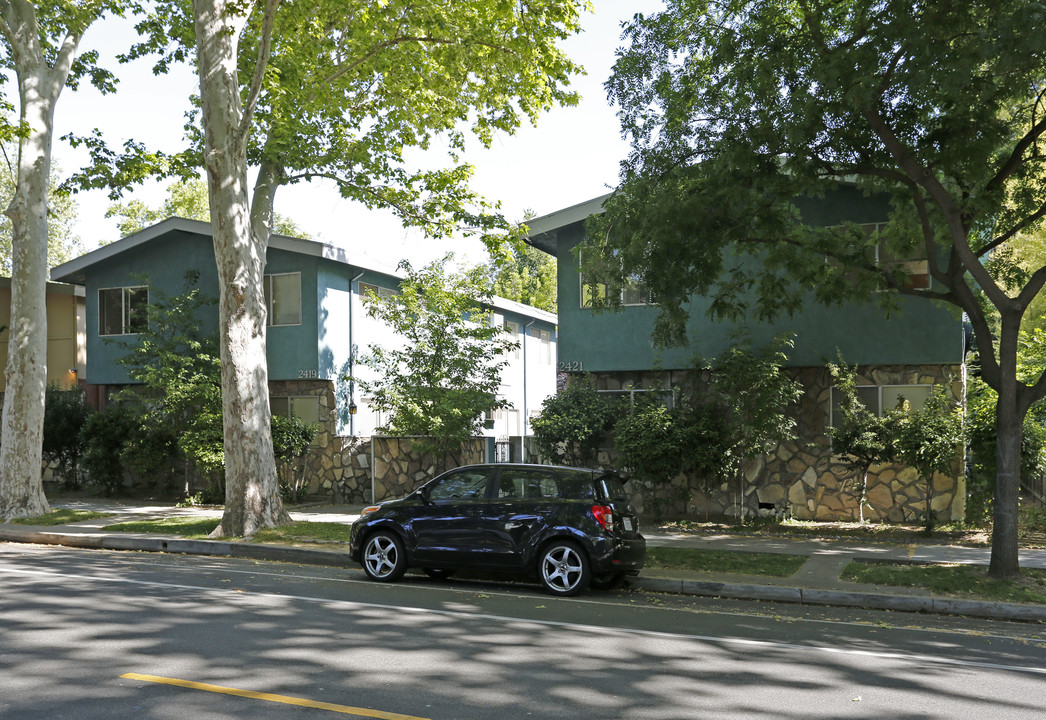 2419-2421 F St in Sacramento, CA - Foto de edificio