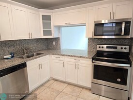 410 SE 2nd St in Hallandale Beach, FL - Building Photo