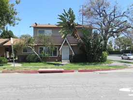 10040 Pomering Rd in Downey, CA - Building Photo