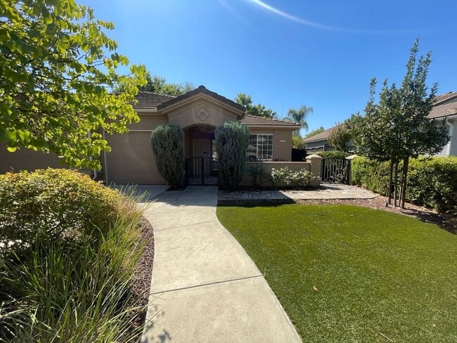 5585 W Decatur Ave in Fresno, CA - Building Photo - Building Photo
