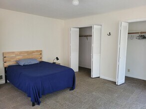 9919 SW Boones Ferry Rd in Portland, OR - Building Photo - Building Photo