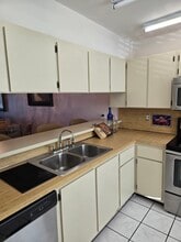 160 Palm Dr, Unit 4 in Naples, FL - Foto de edificio - Building Photo