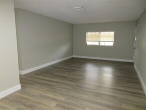 4280 Woodside Dr, Unit 14 in Coral Springs, FL - Building Photo - Building Photo