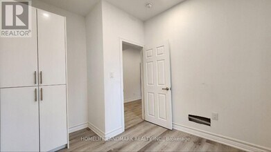 325-325 Simcoe St S in Oshawa, ON - Building Photo - Building Photo