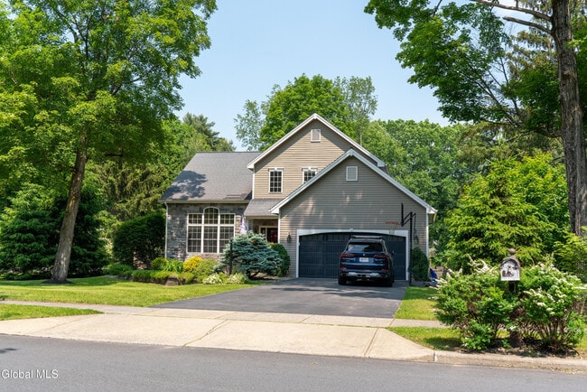 2 Horizon Dr in Saratoga Springs, NY - Building Photo - Building Photo