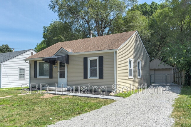 property at 601 E Nettleton Ave