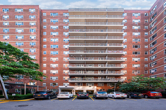 Berkeley Co-Op Towers in Woodside, NY - Building Photo - Building Photo