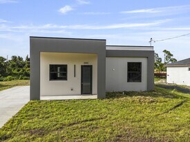 3302 56th St W in Lehigh Acres, FL - Building Photo