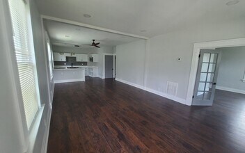 1074 Forest Ave in Memphis, TN - Foto de edificio - Building Photo