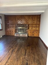 69 Monroe St, Unit Monroe first floor in Branford, CT - Foto de edificio - Building Photo