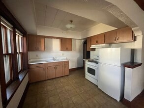 5215 S Lake Dr in Cudahy, WI - Building Photo - Building Photo