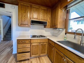 1515 SE Claybourne St in Portland, OR - Building Photo - Building Photo