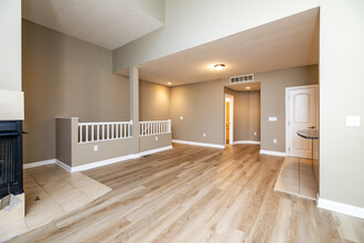 Bercley Woods Townhomes in Gahanna, OH - Building Photo - Interior Photo