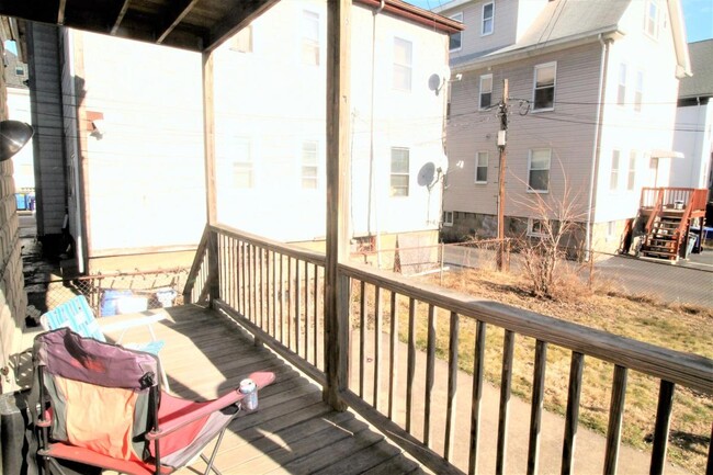 50 Brainerd Rd, Unit 1 in Boston, MA - Foto de edificio - Building Photo