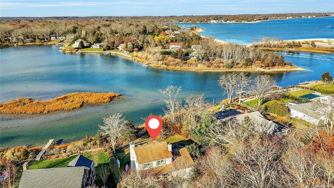 800 Goose Creek Ln in Southold, NY - Foto de edificio