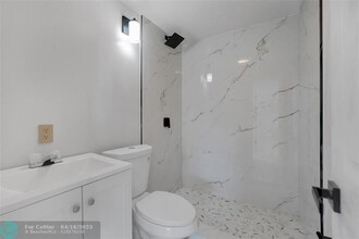 812 NE 4th Ave in Pompano Beach, FL - Foto de edificio - Building Photo