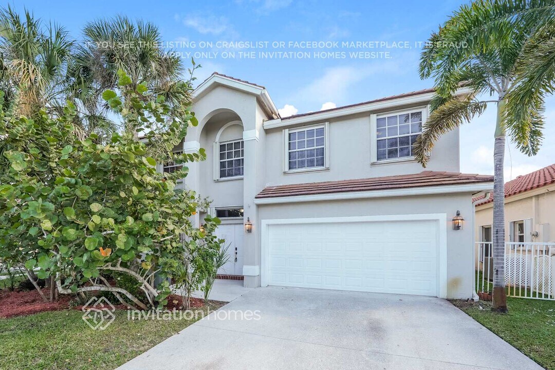 7616 Trenton Dr in Greenacres, FL - Building Photo