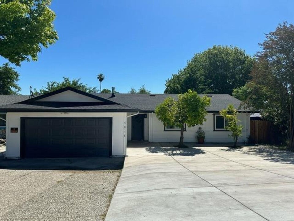 5816 Hazel Ave in Orangevale, CA - Building Photo