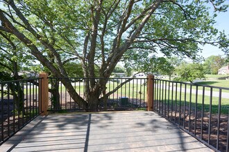 Eagle Creek Townhomes in De Soto, KS - Foto de edificio - Building Photo